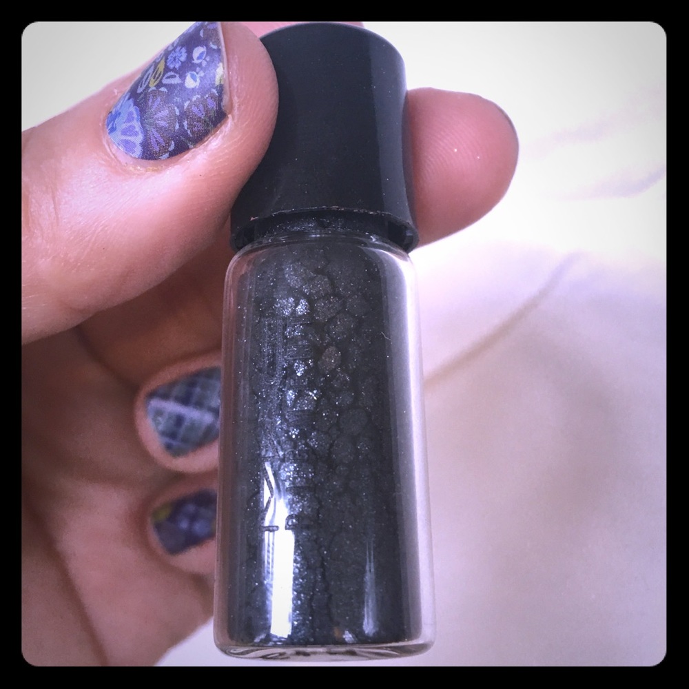 NWOT MAC pigment in Dark Soul