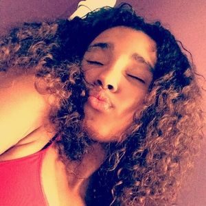 Meet your Posher, Alexia