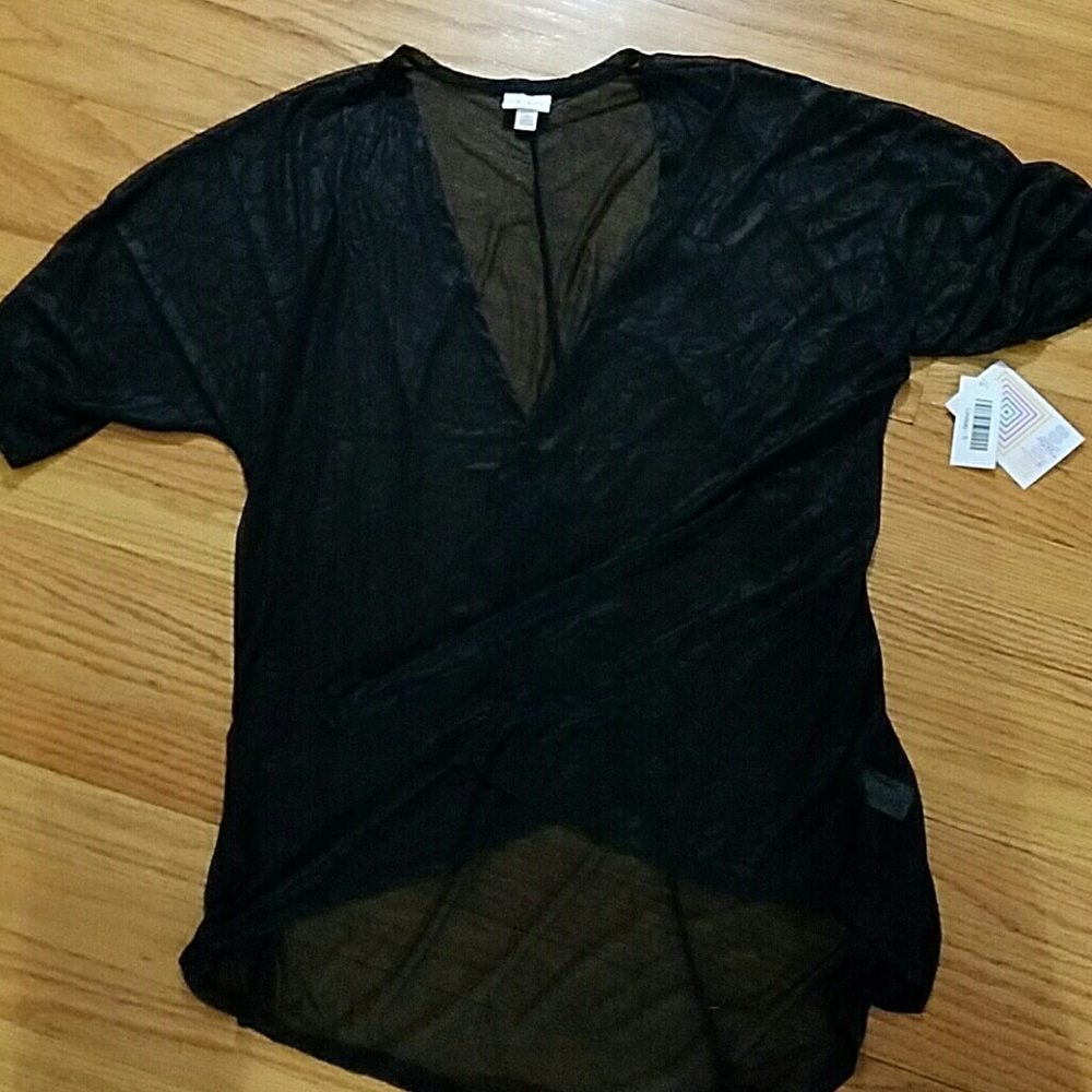 Brand new with tags!  LuLaRoe Lindsay size small