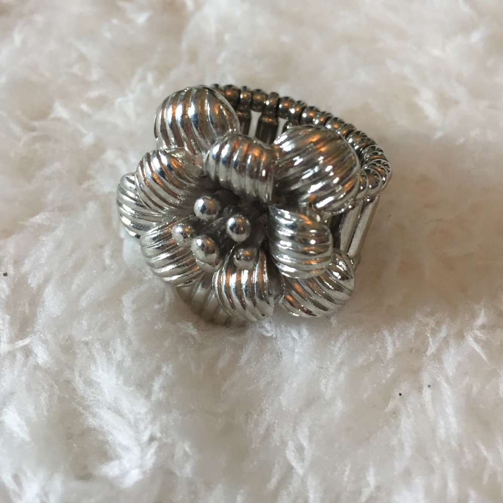 Silver flower statement ring adjustable NEW