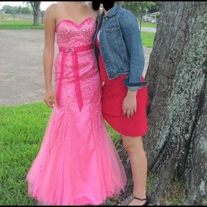 Pink trumpet style gown.