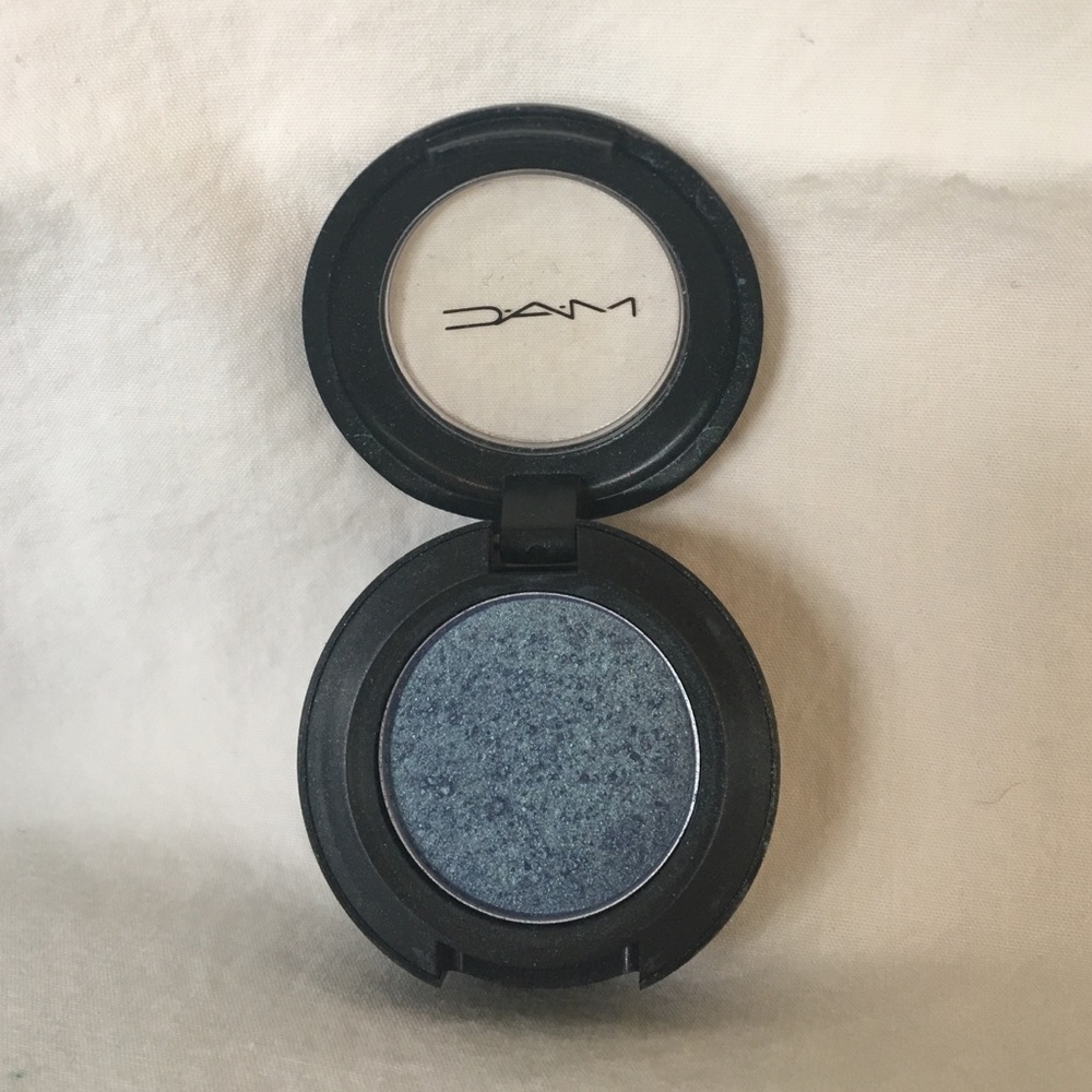 NWOT MAC eyeshadow in Tilt