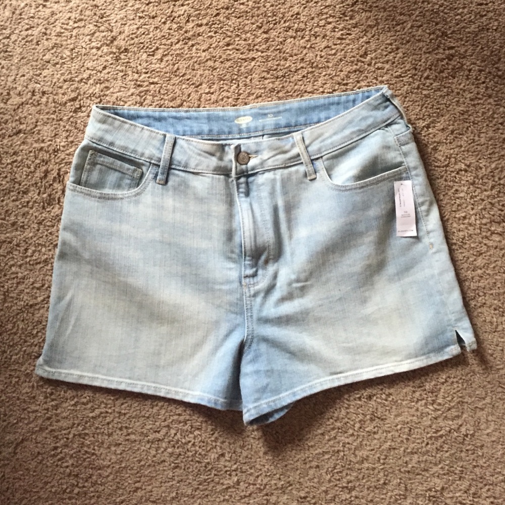 Sold to Style Encore! 🆕 Lightwash Denim Shorts