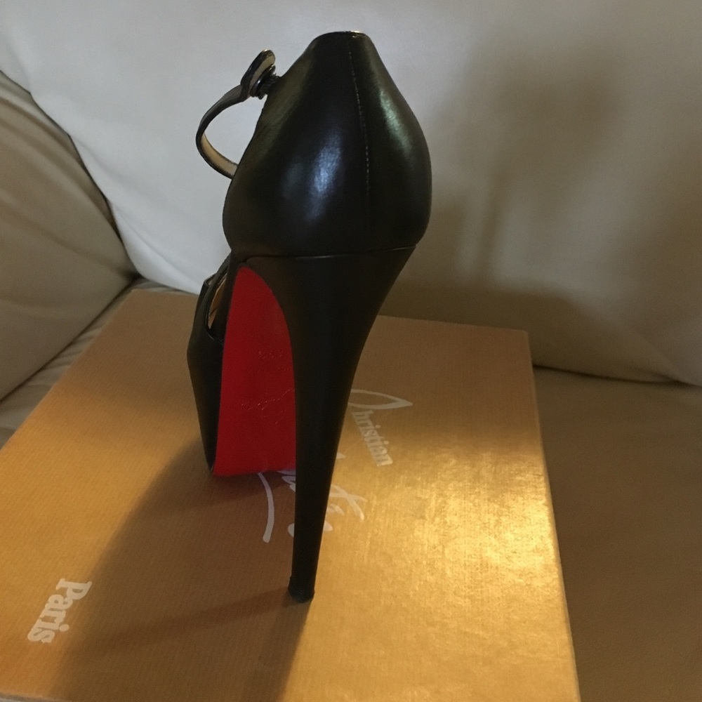 Pre owned Christian louboutin