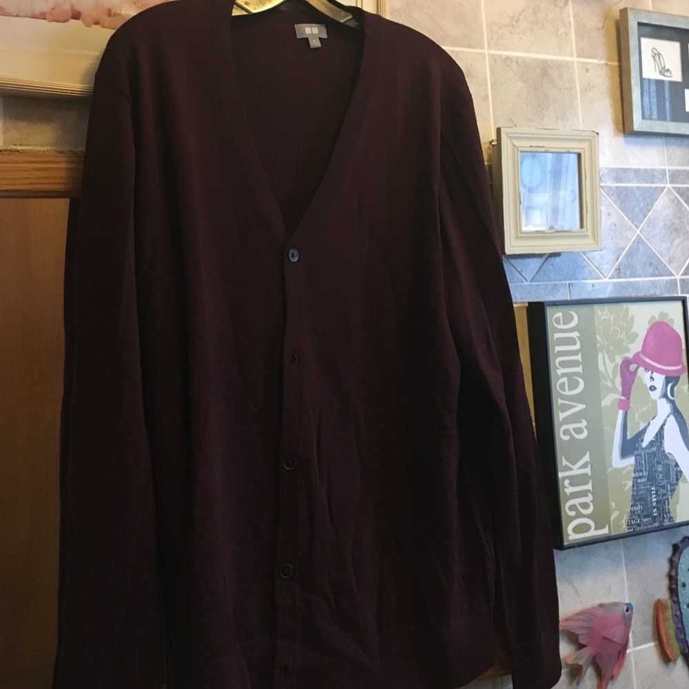 Uni Qlo Sweater