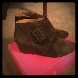 Size 10.5 brown suede wedge w/ buckle