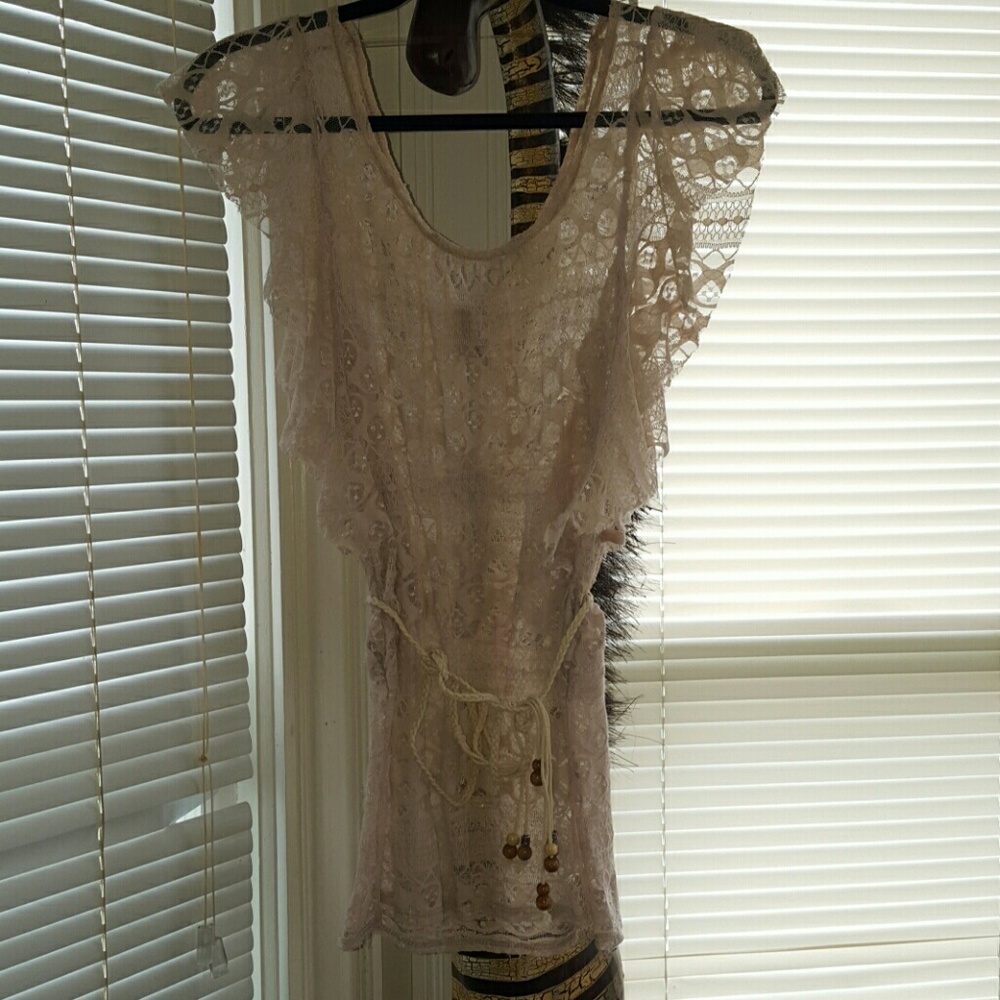 Sold* daytrip all Lace top