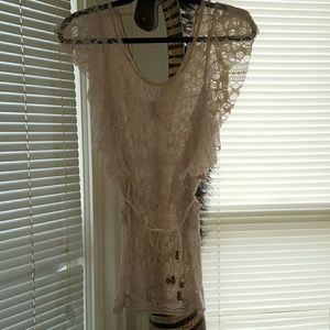 Sold* daytrip all Lace top