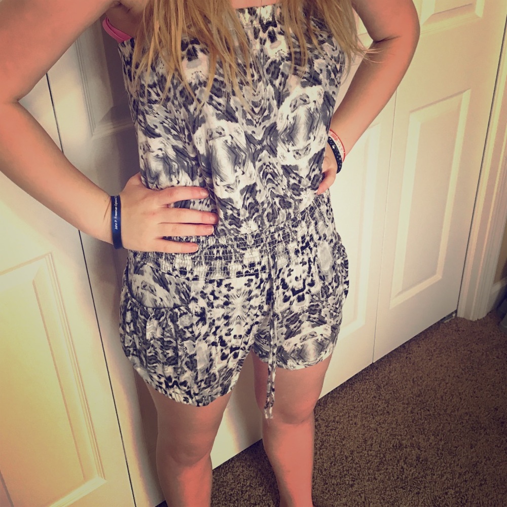 Strapless romper with pockets! Great condition!