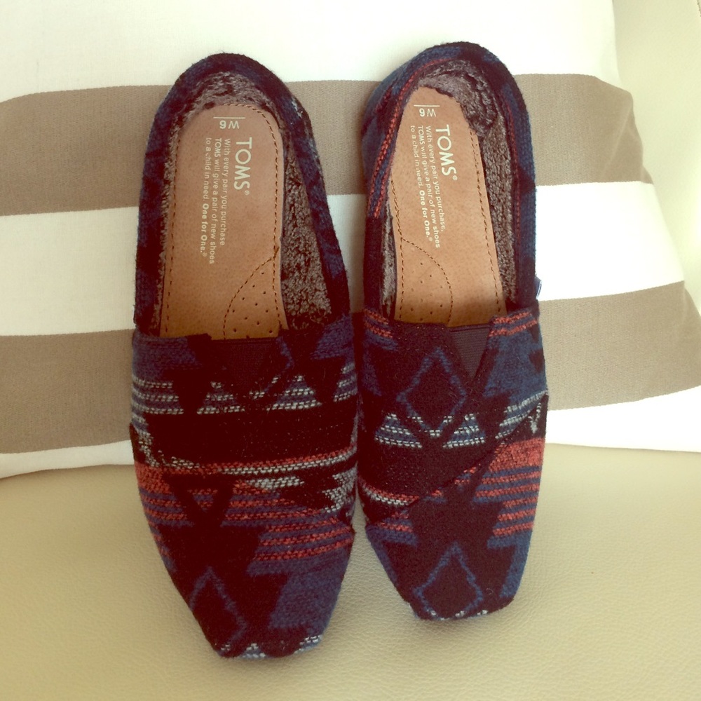 New Lined TOMS Shoes Aztec Design