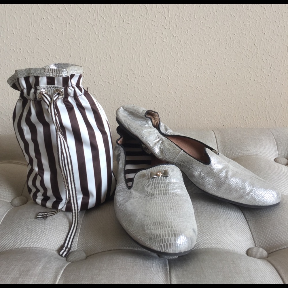 Perfect travel flats with bag