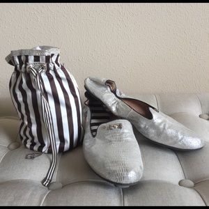 Perfect travel flats with bag