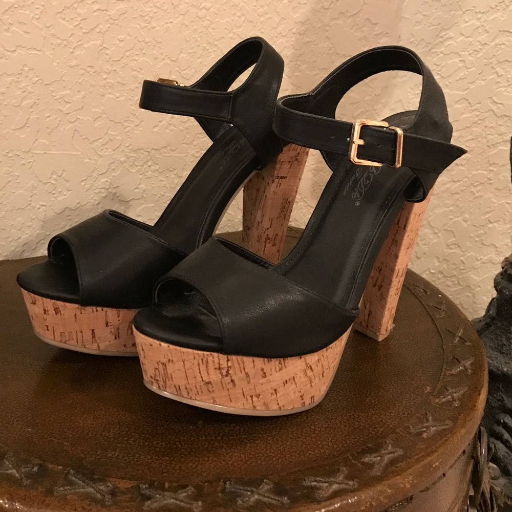 Like new black platform heels