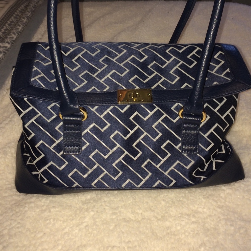 PRICE DROP Navy Tommy Hilfiger shoulder bag