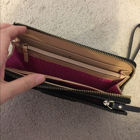 black kate spade wristlet - Picture 2 of 3