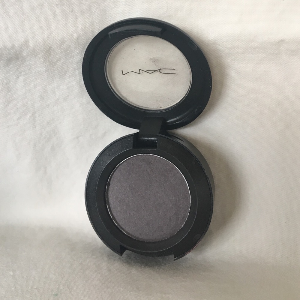 Used ONCE, MAC eyeshadow in Scene