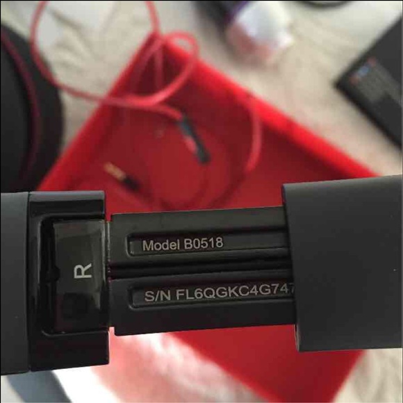 Beats solo 2 - Picture 2 of 3