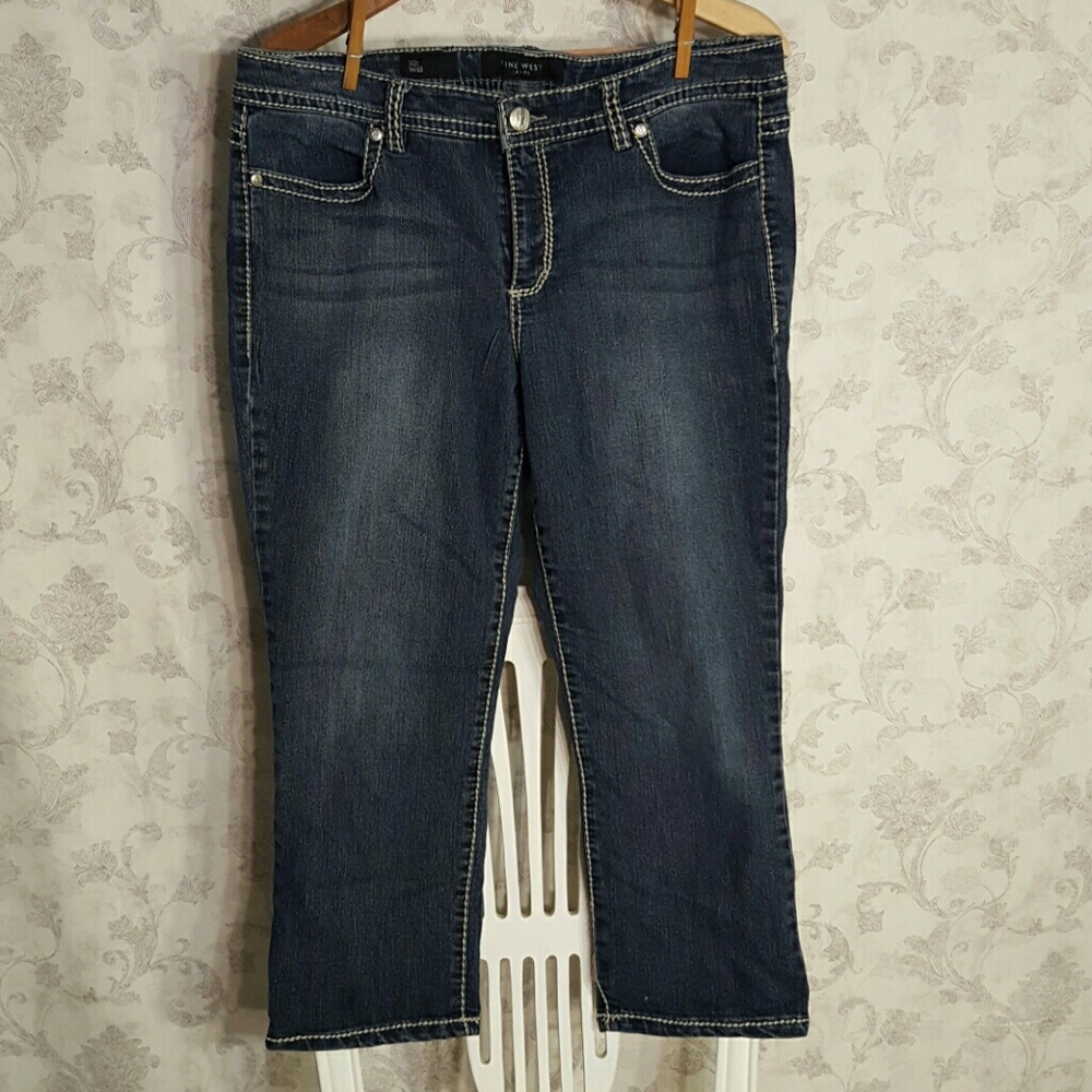 Contrast stitch bling butt capris
