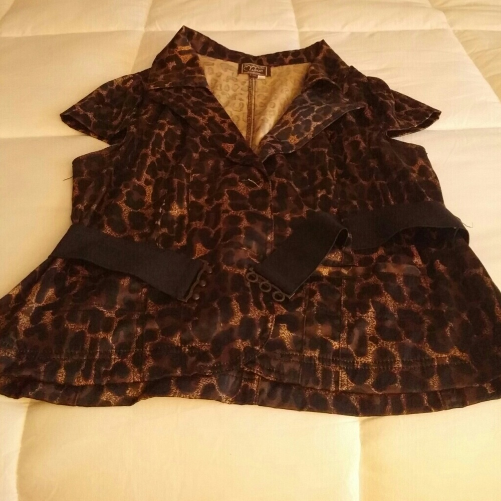 Cheeta vest size 1x (says 2x but not)