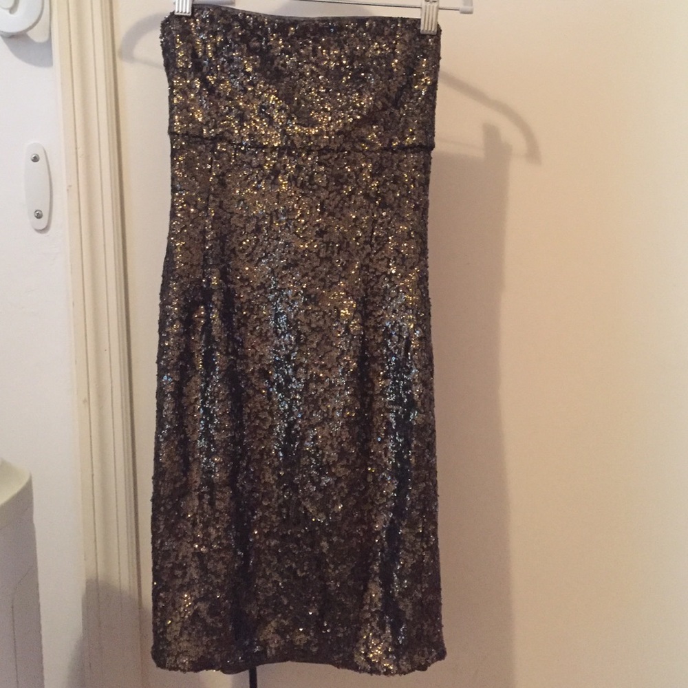 Alice & Olivia strapless gold sequin dress. Size 2