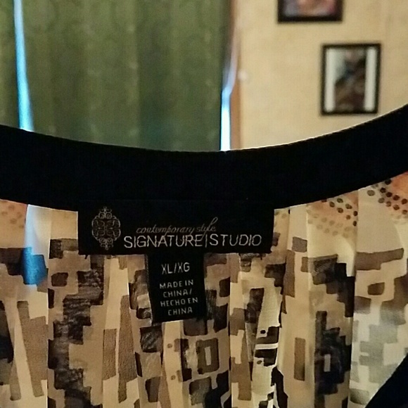 Signature Series Blouse - Picture 2 of 3