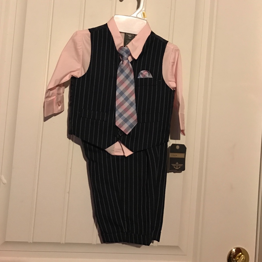 Dockers 12 months 4 piece pink suit set NWT