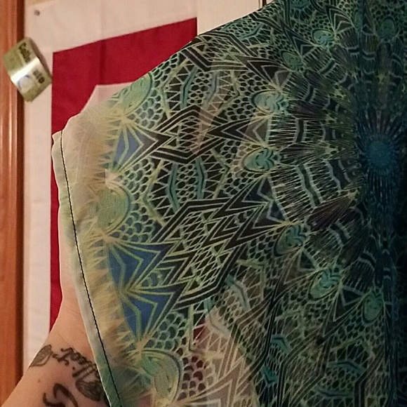 Sara Michelle Blouse - Picture 2 of 4