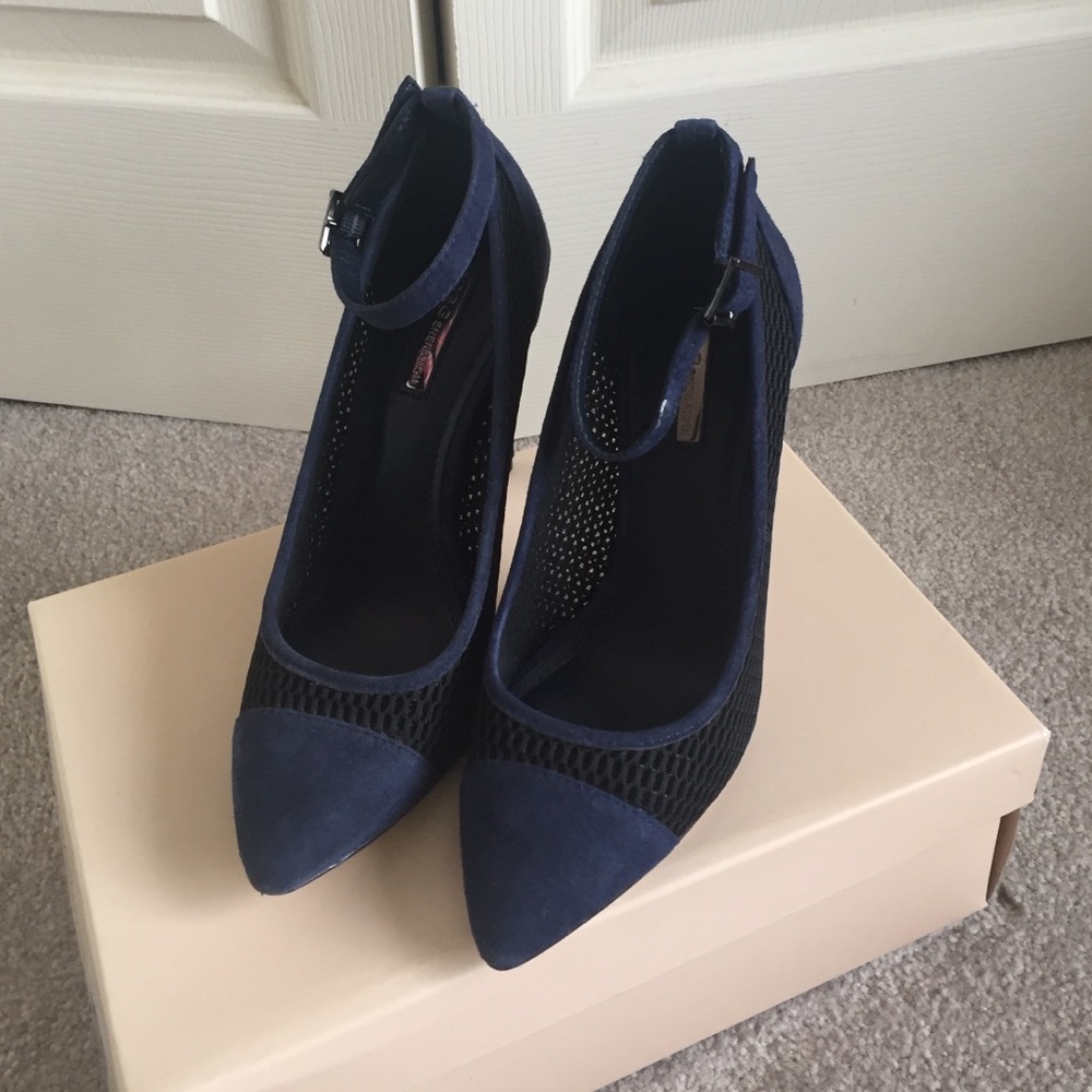 Brand new navy blue BCBGeneration pumps