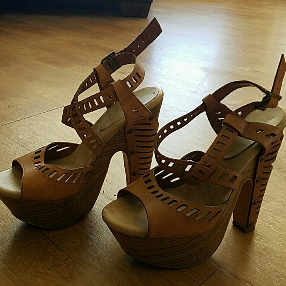 Jessica Simpson Tan heels