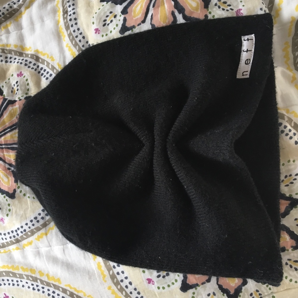 Ruched black Neff beanie!