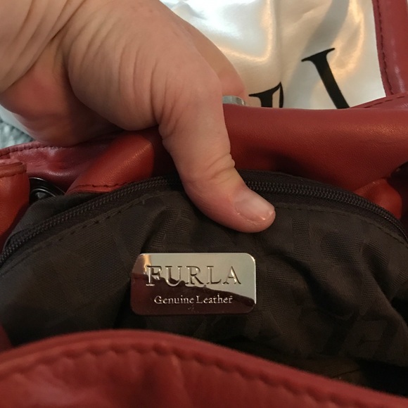 Vintage Authentic Furla leather bag. - Picture 4 of 6