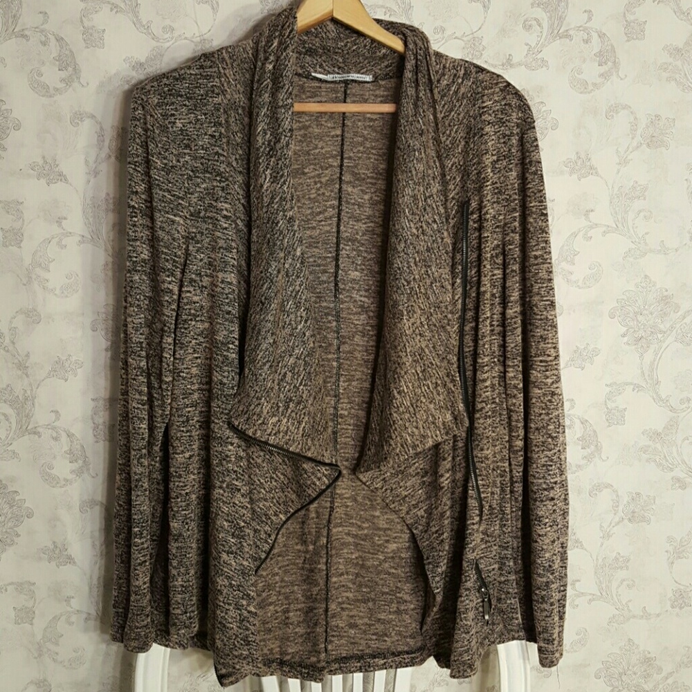Assymetrical zip cardi