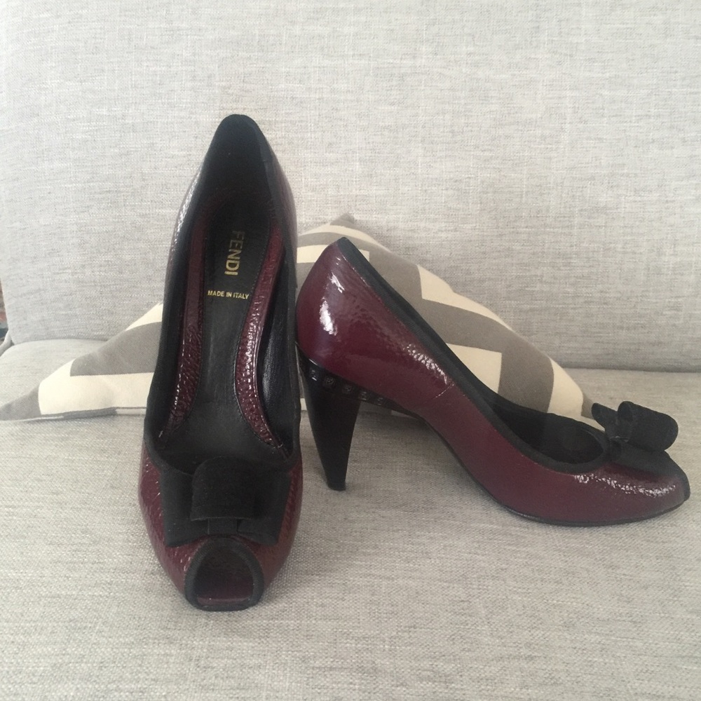 Fendi black burgundy bow peep toe pumps