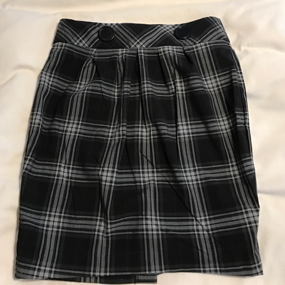 Black & white pencil skirt