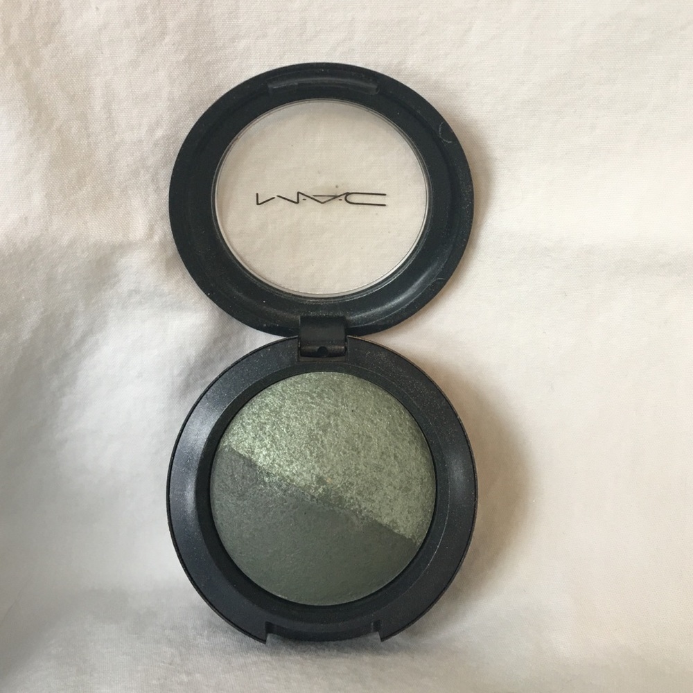 Used ONCE, mineralized eye shadow in Sage & Wisdom