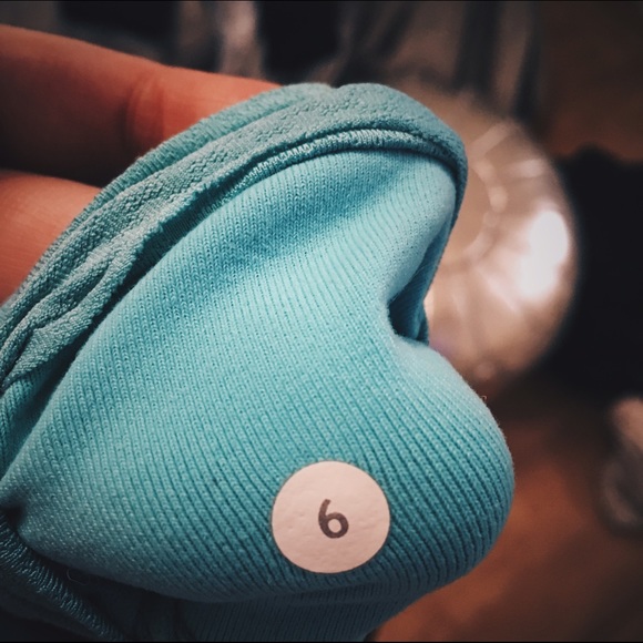 ⚡️FLASH SALE⚡️ Lululemon Astro Crop in Aqua + White - Picture 3 of 3