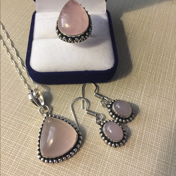 Jewelry - SALE Beautiful delicate elegant Rose Quartz set