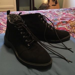 *MUST GO* black suede booties