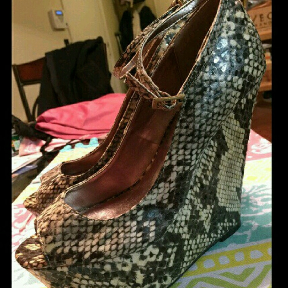 SNAKE SKIN PRINT PLATFORM WEDGE