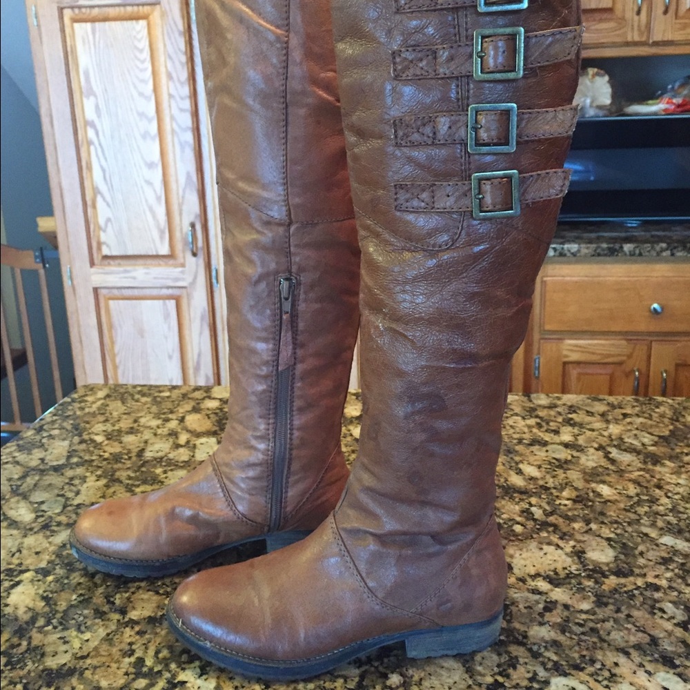 Steve Madden knee high boots (Size 6)