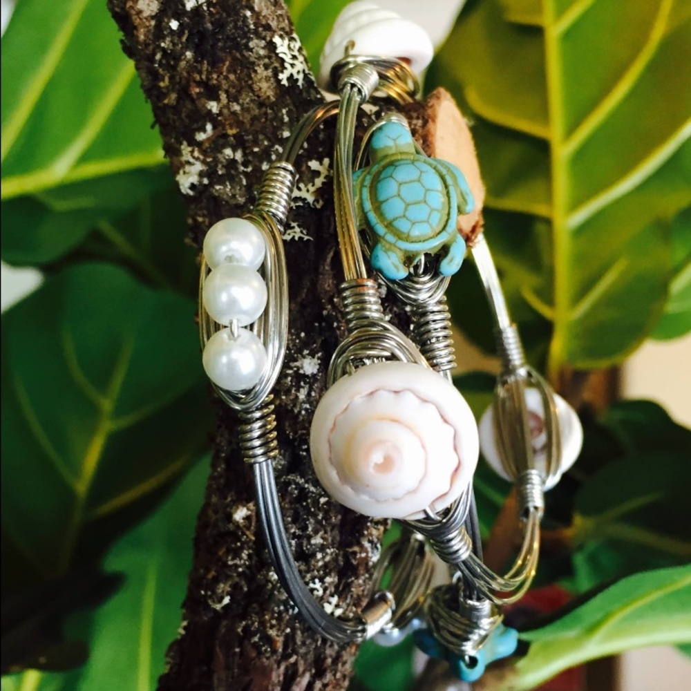 Set of 3 wire bangles. Turtle, shell and pearls