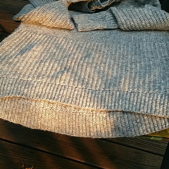 Banana Republic Hi low sweater.  Worn a few times. - Picture 2 of 5