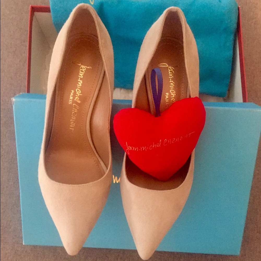 Jeon-Michel Cazabat paris! Nude suede pumps! NEW!