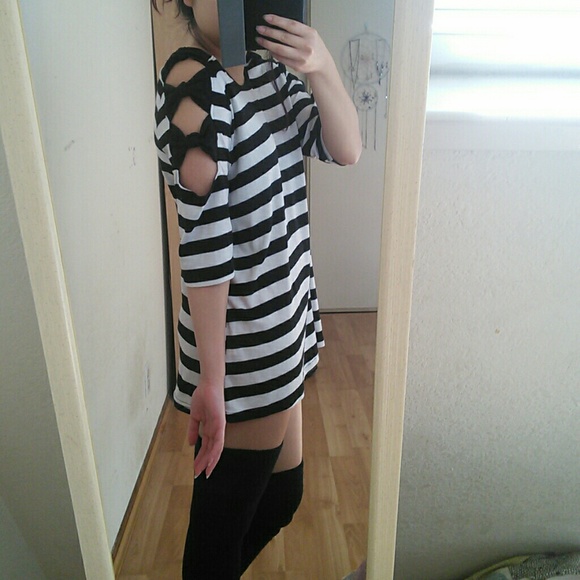 Sold //Striped bowtie top - Picture 1 of 3