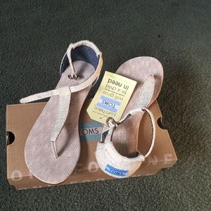 NWB Toms 6 Playa Sandals/Shoes Metallic Limen