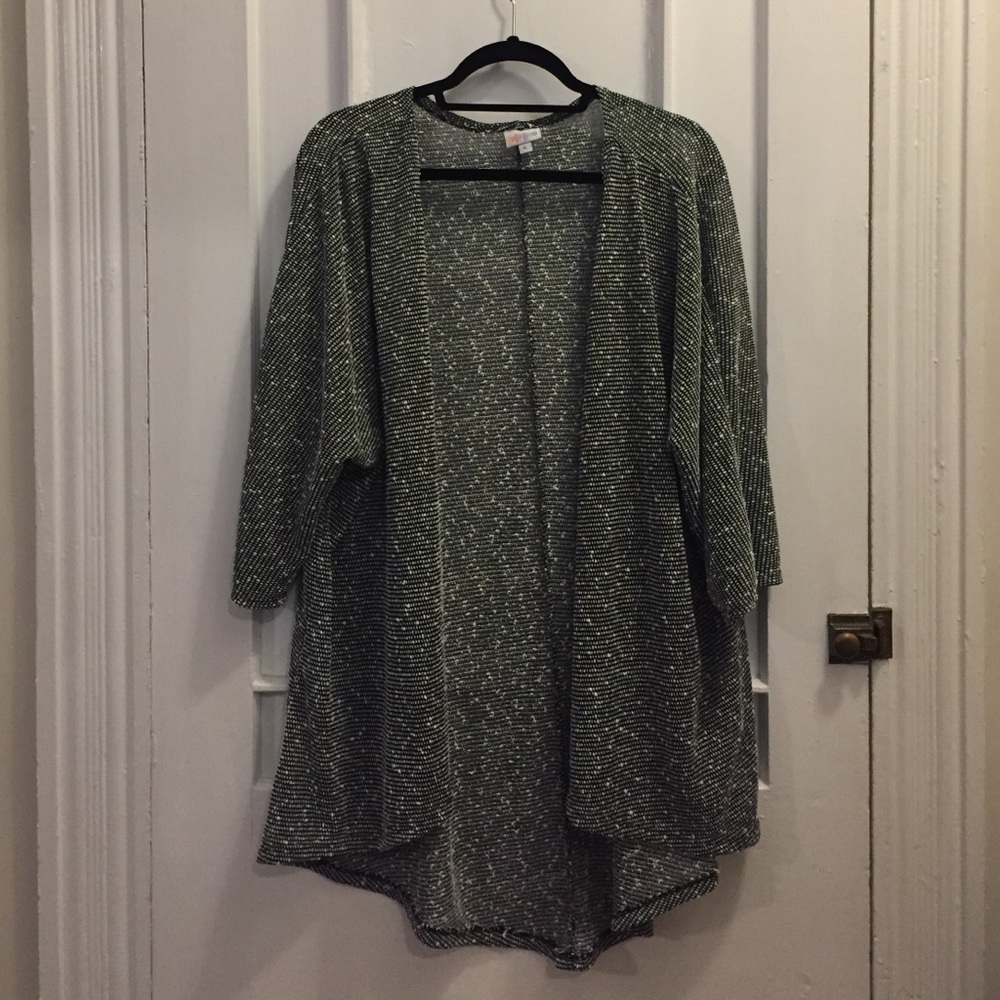 Size L LuLaRoe Lindsay White and Black!