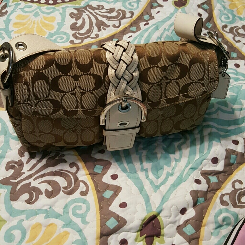 BEAUTIFUL COACH PURSE/AUTHENTIC