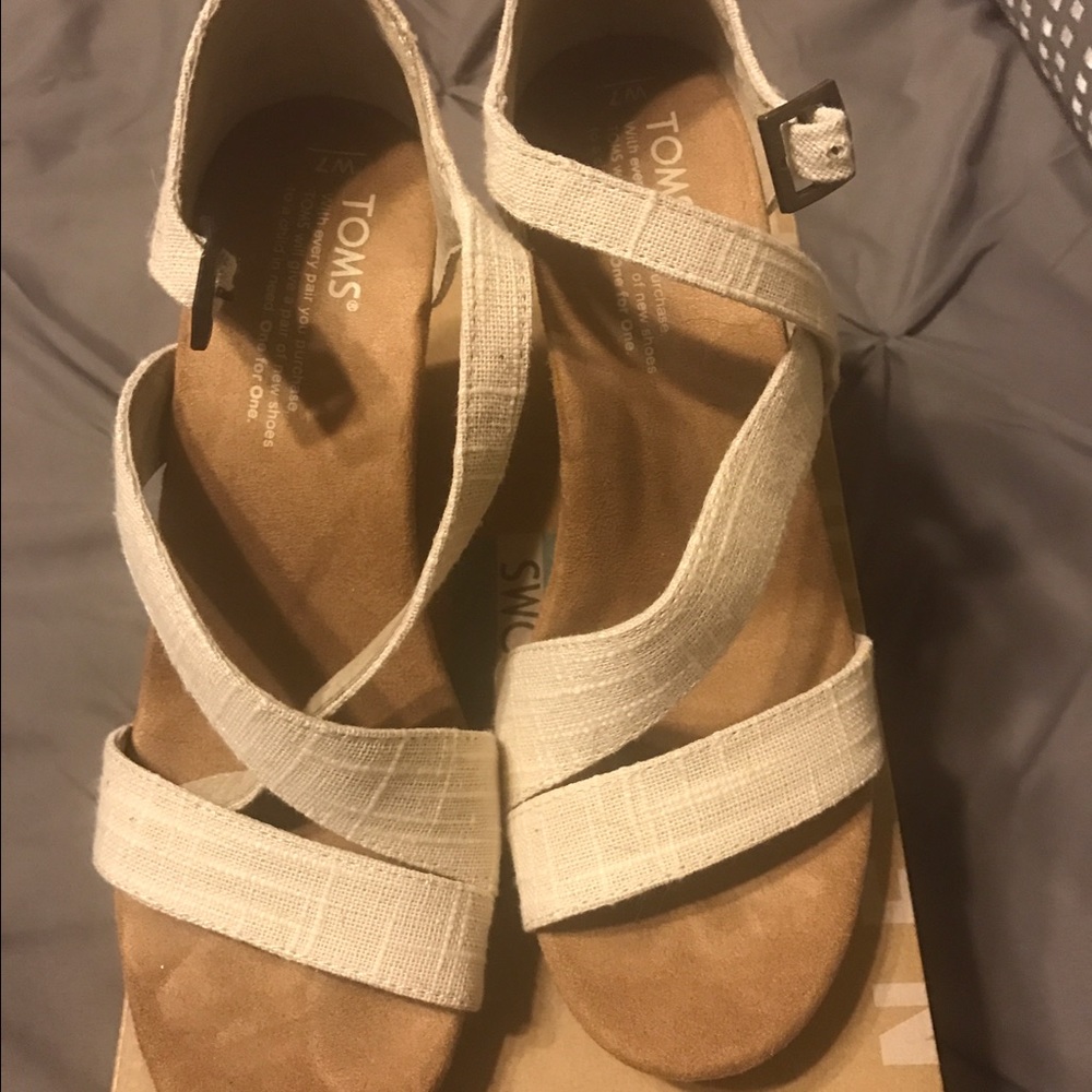 Toms wedges
