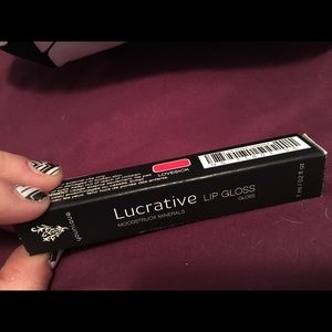 Younique lucrative lip gloss