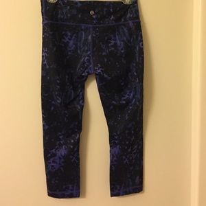 Lululemon wonder under crops